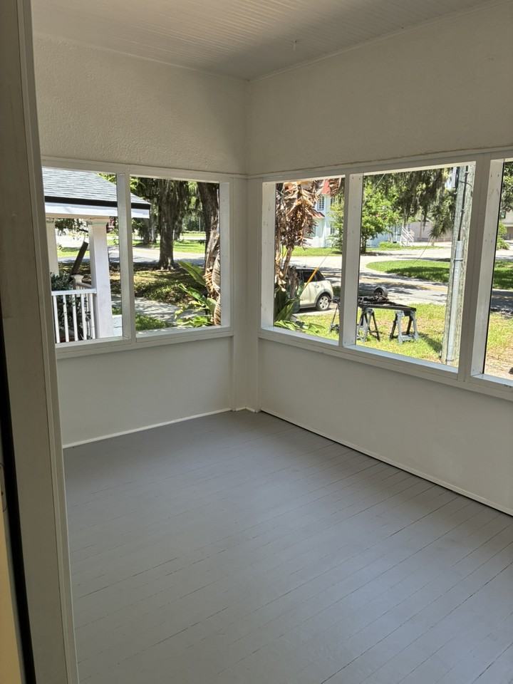 211 Loomis Ave - Photo 5 of 11