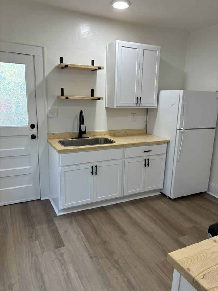 211 Loomis Ave - Photo 6 of 11