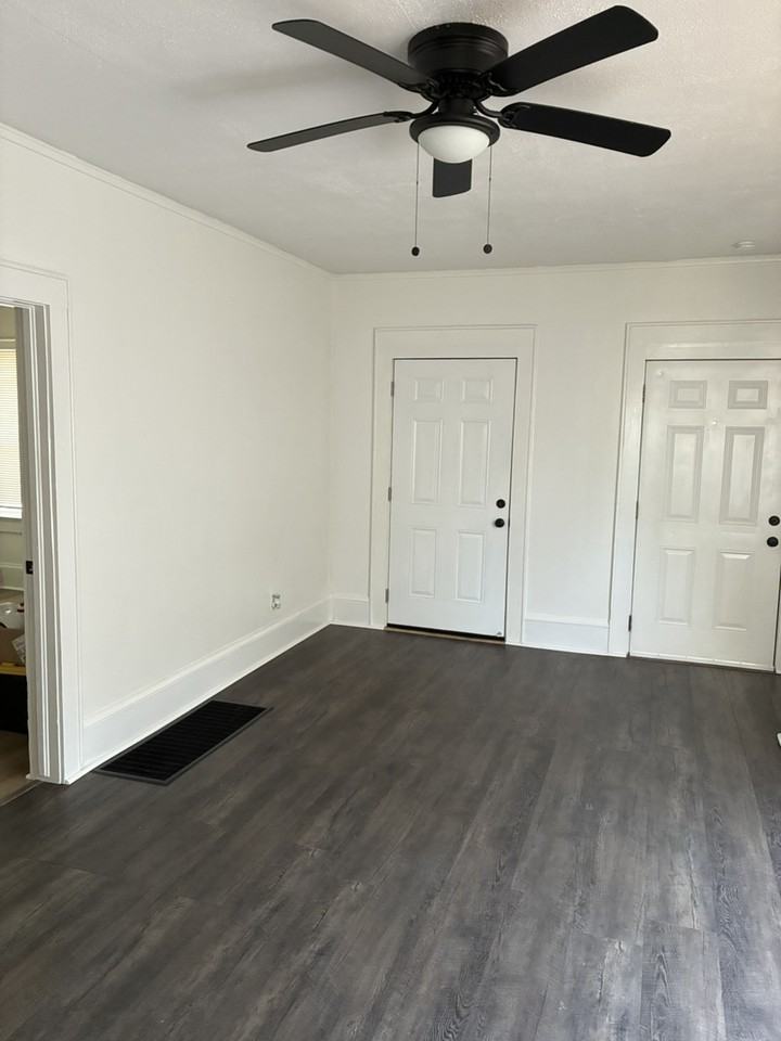 211 Loomis Ave - Photo 7 of 11