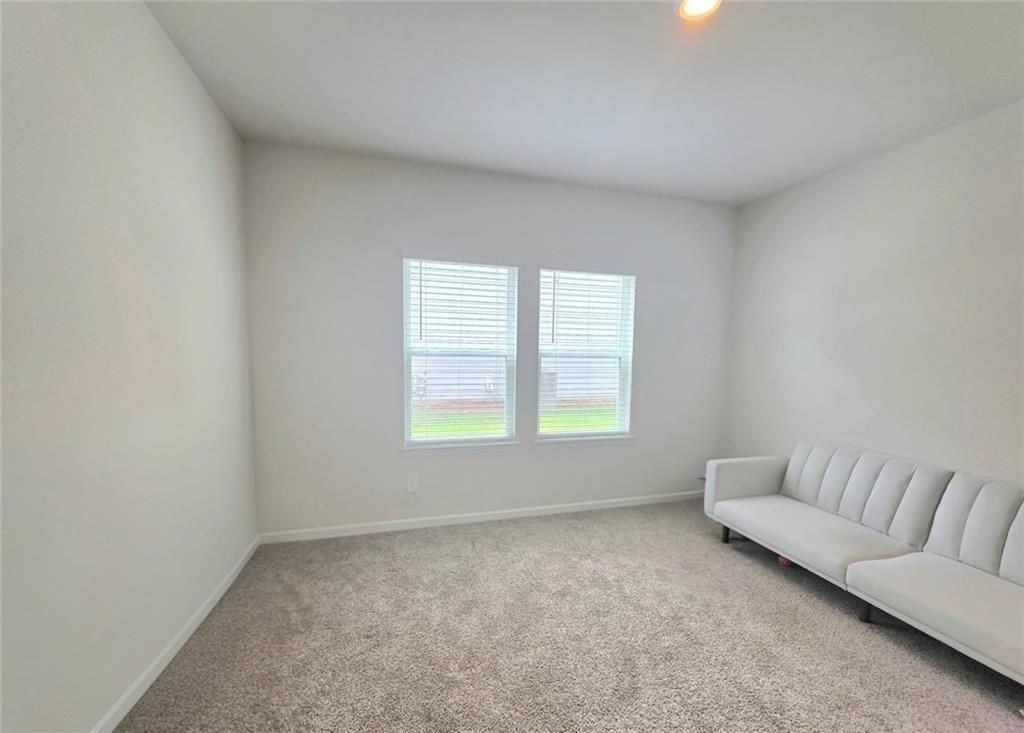327 Valley Oak Dr - Photo 3 of 46