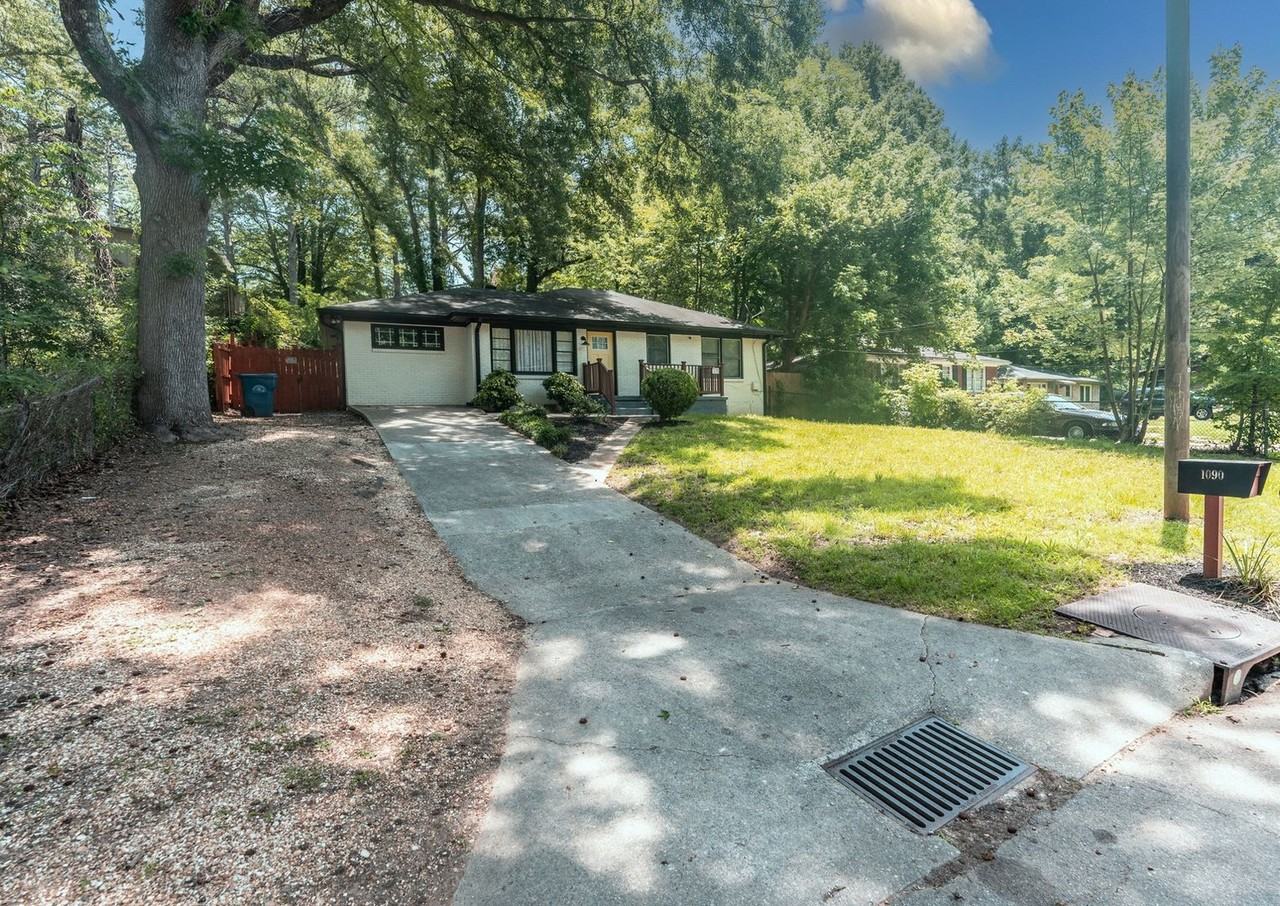 1090 Indale Pl Sw - Photo 3 of 18