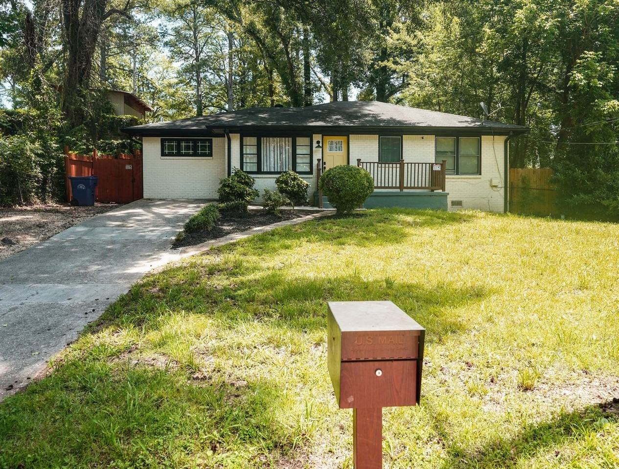 1090 Indale Pl Sw - Photo 7 of 18
