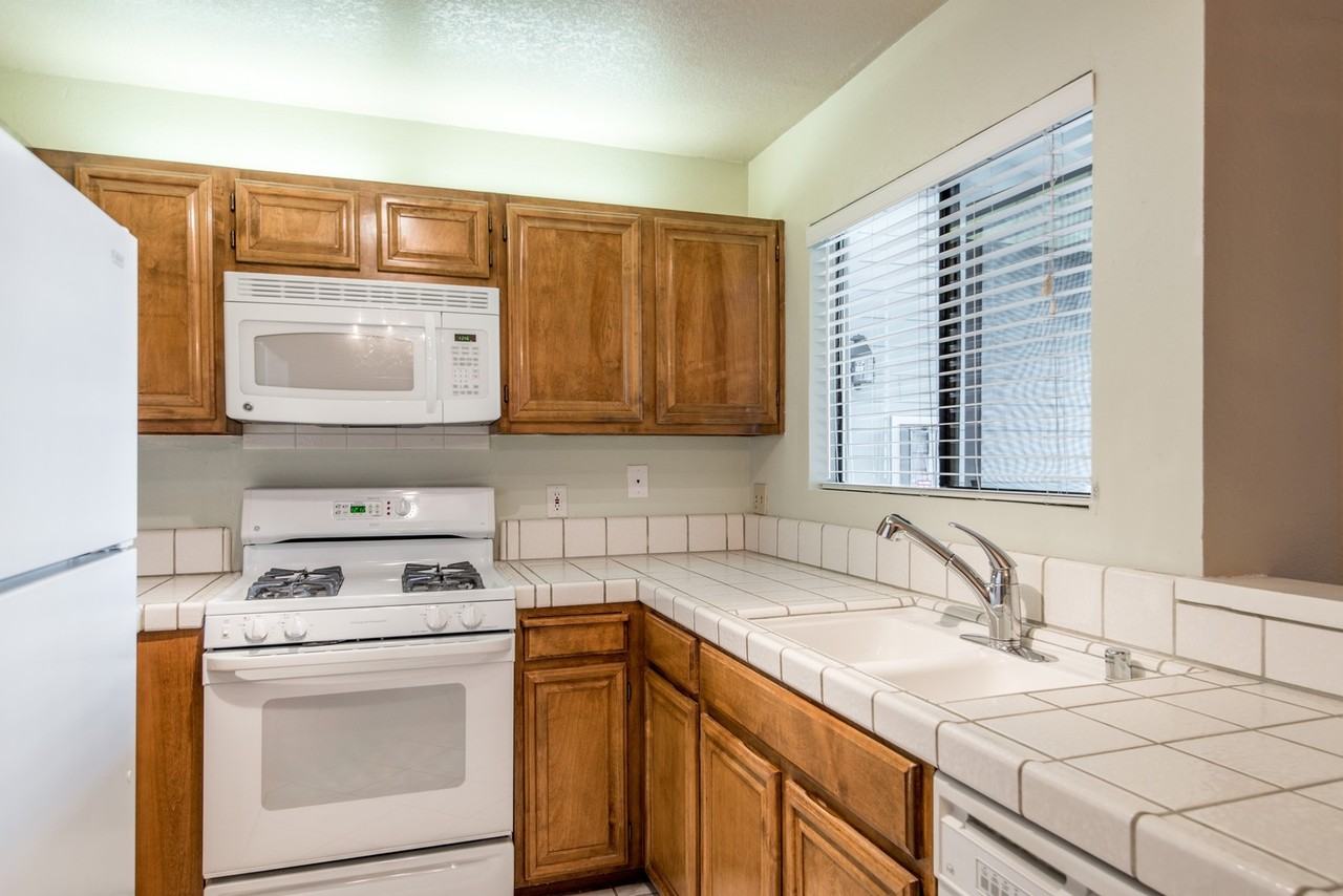 3651 Knollwood Ter #312 - Photo 5 of 12