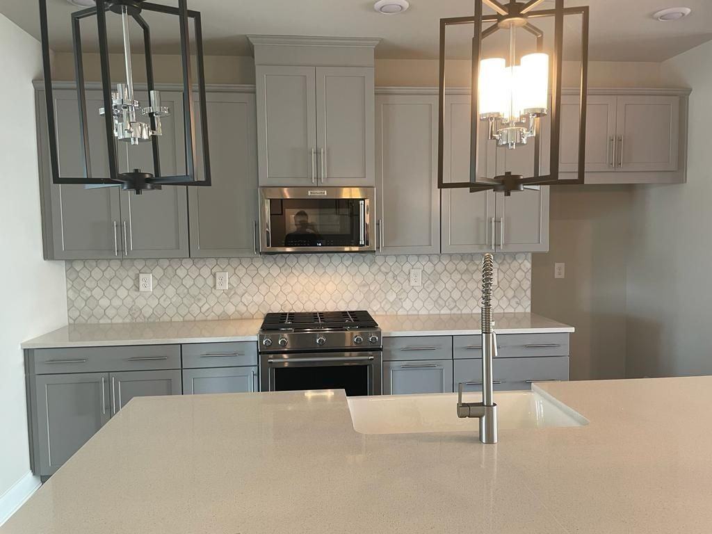 1112 Knoxboro Ln - Photo 3 of 20
