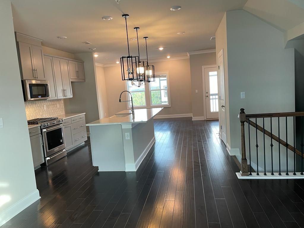 1112 Knoxboro Ln - Photo 6 of 20