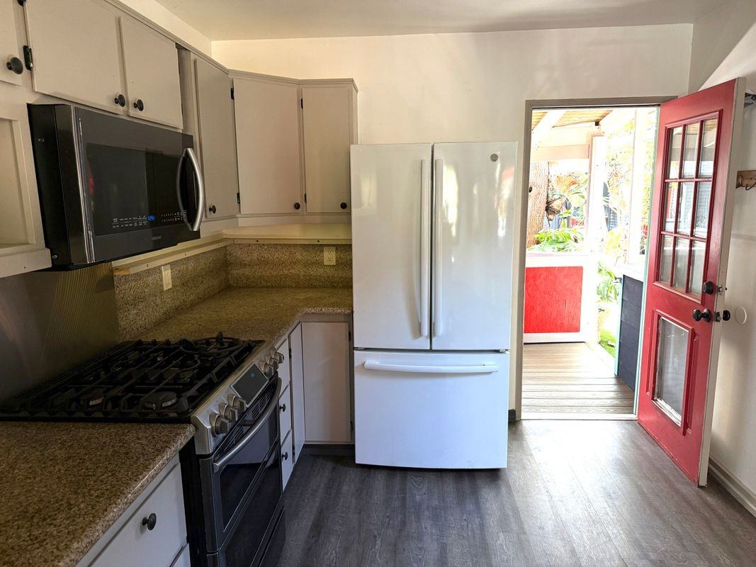1233 Arlington Ave - Photo 2 of 10
