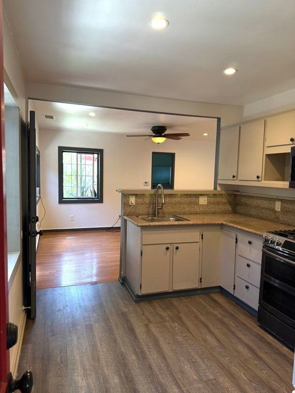 1233 Arlington Ave - Photo 3 of 10