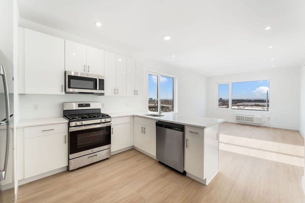 3309 Liberty Ave ##206