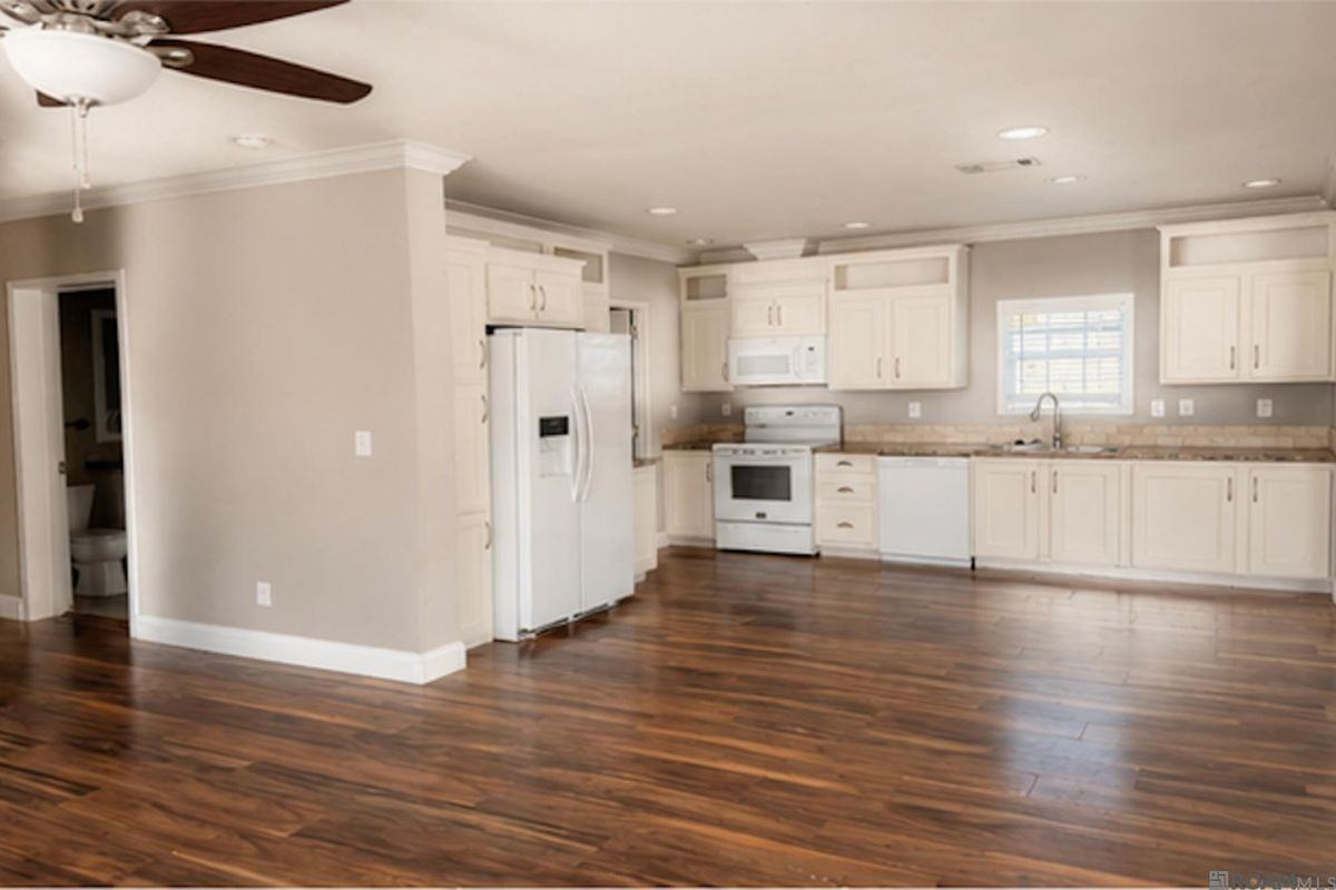 111 West Dr - Photo 3 of 10