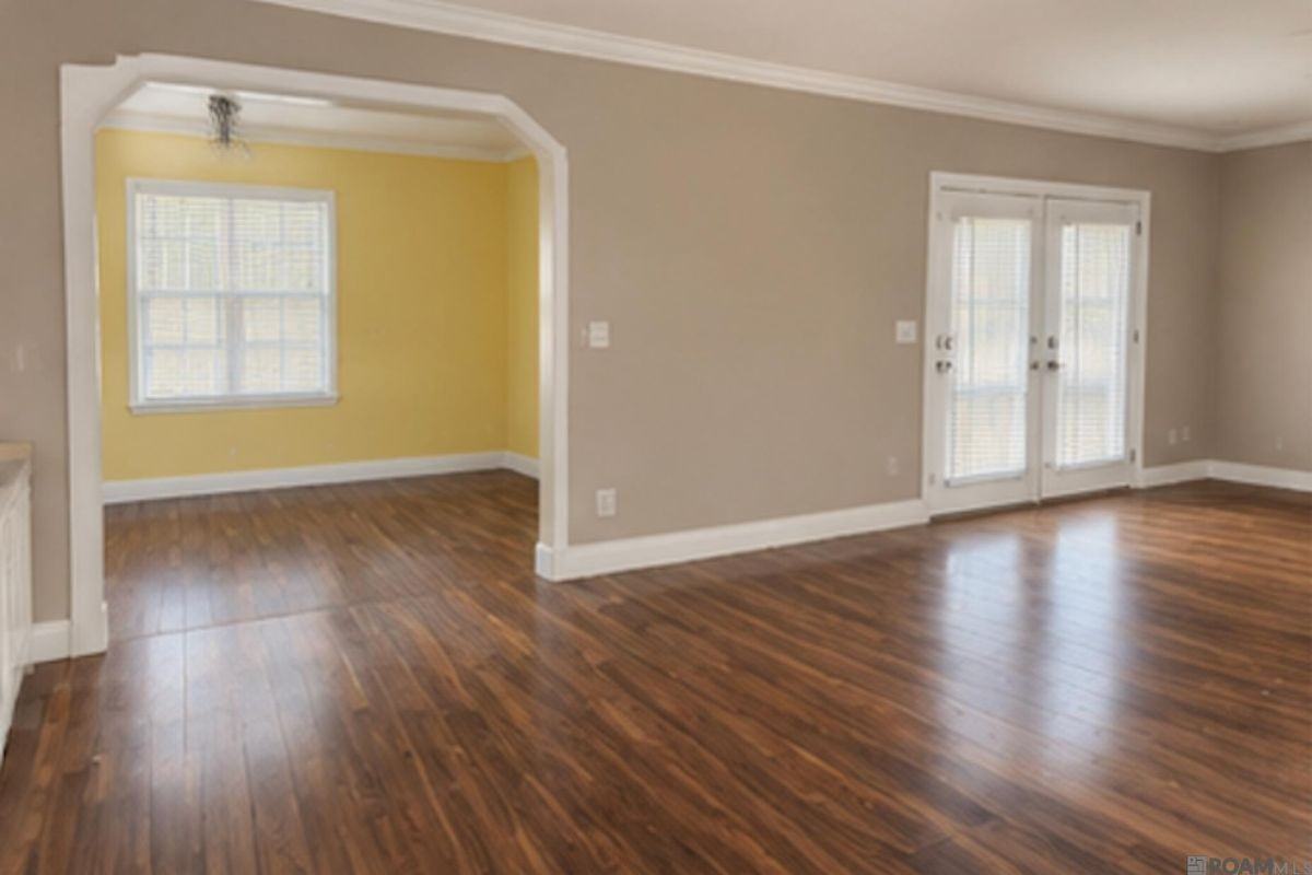 111 West Dr - Photo 4 of 10