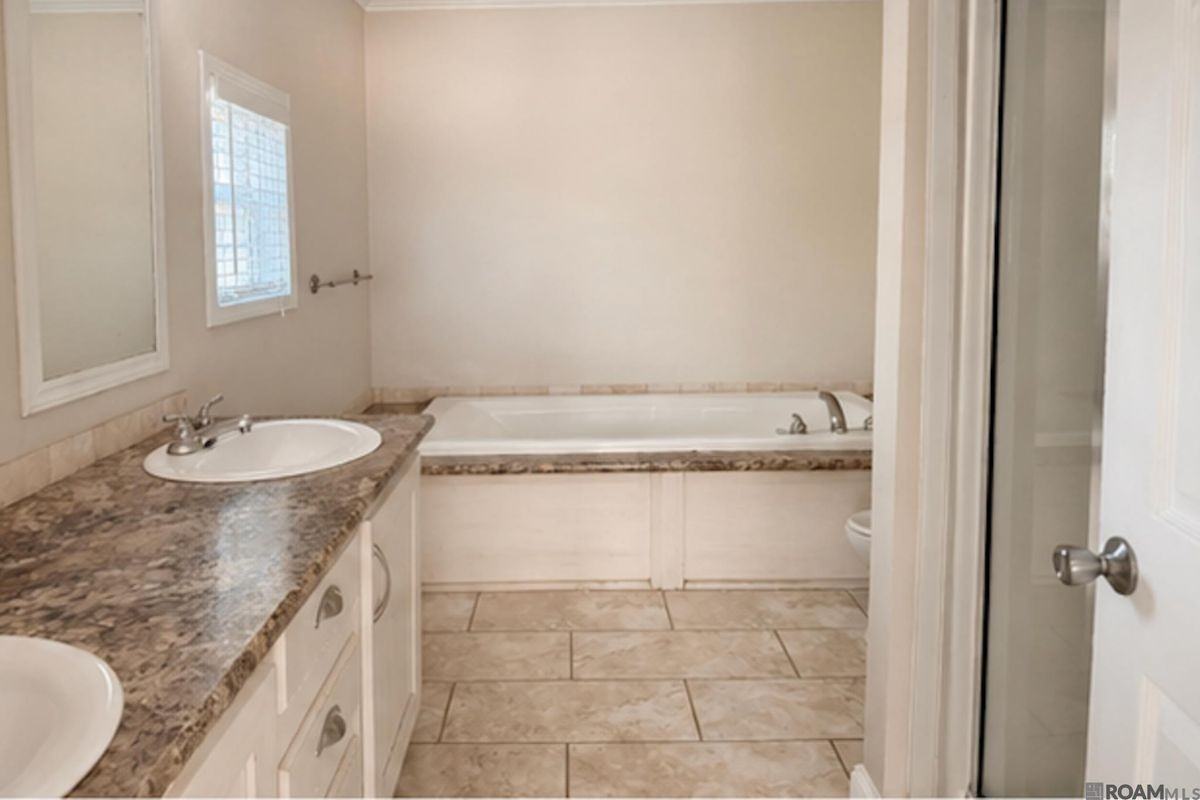 111 West Dr - Photo 6 of 10
