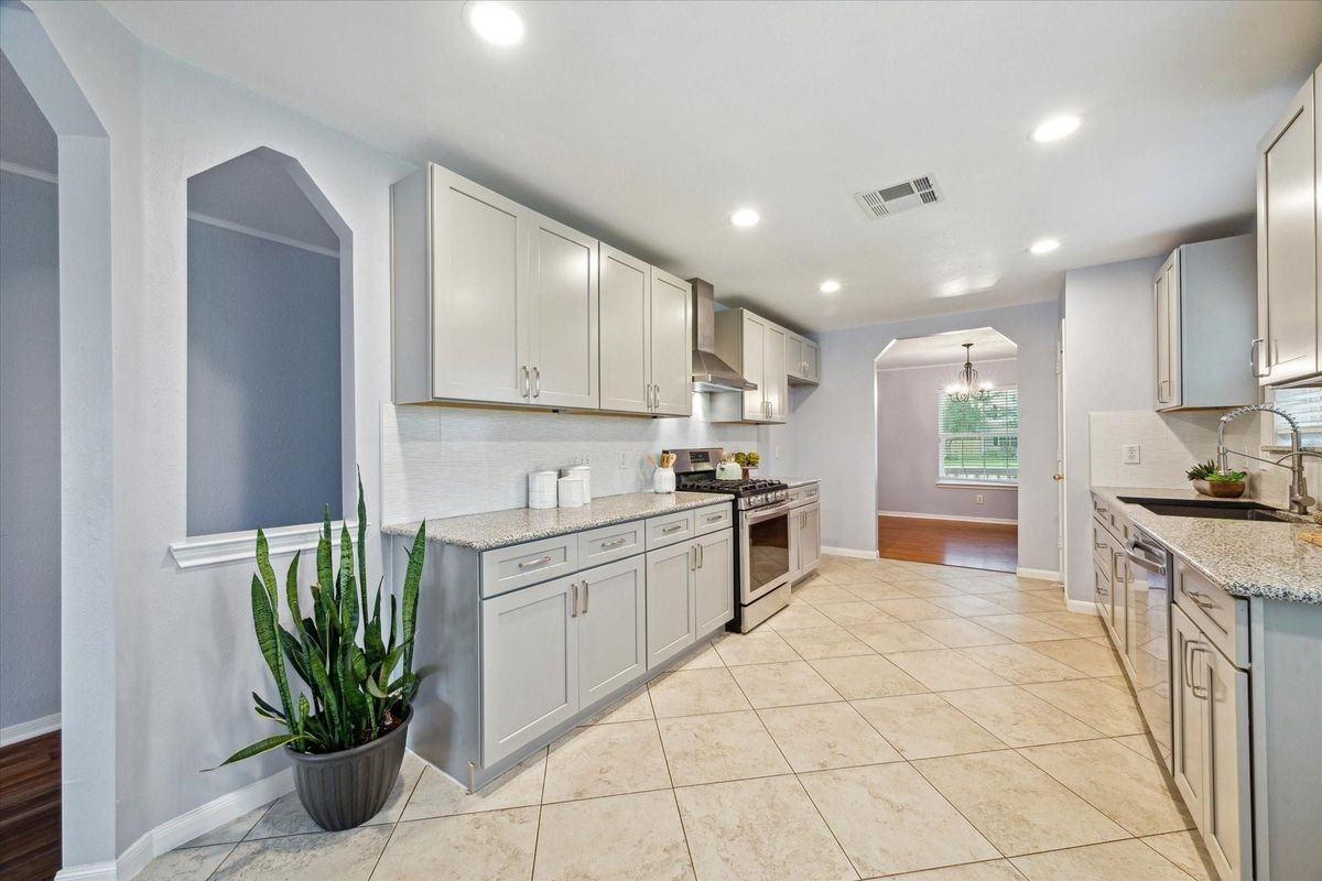 3402 Fox Ct - Photo 2 of 4