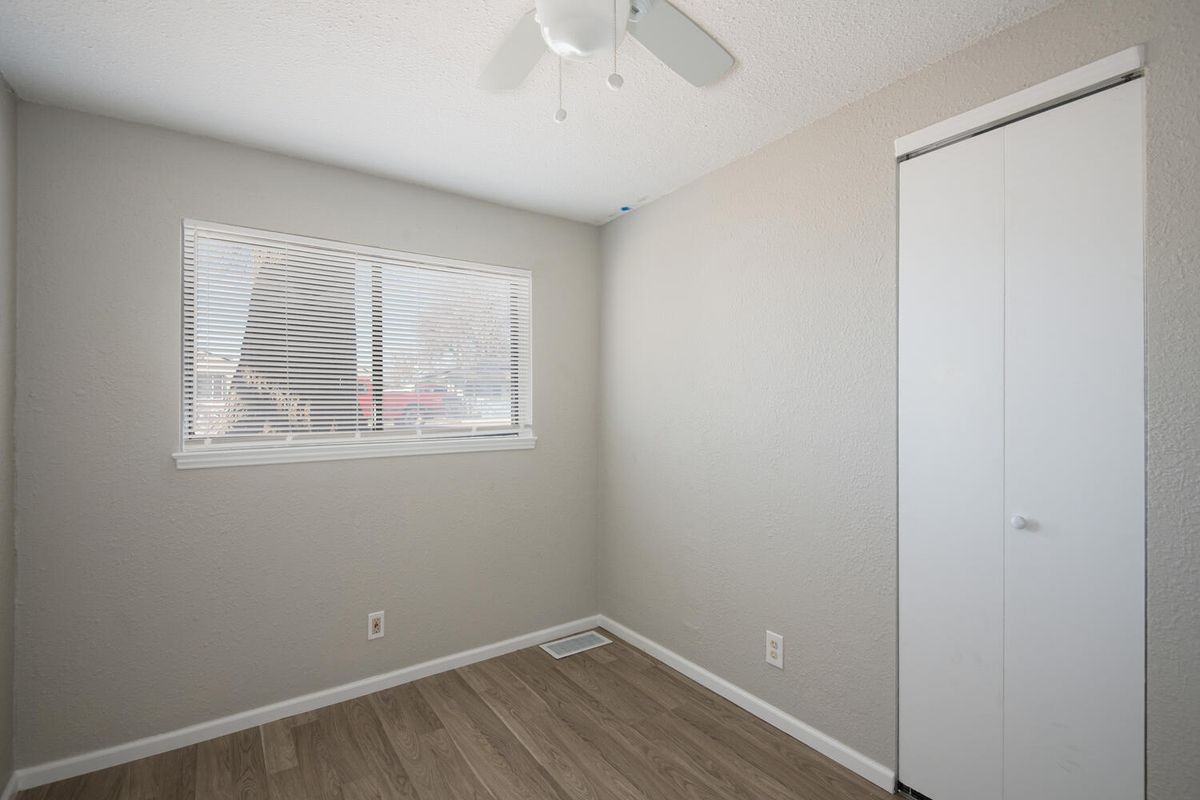 6252 Pontiac St - Photo 5 of 25