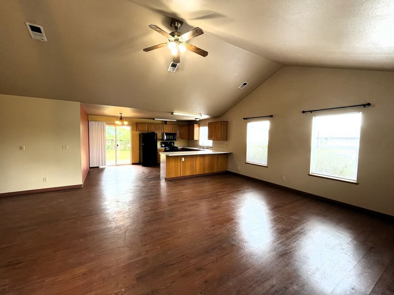 1426 Underwood Ct - Photo 2 of 16