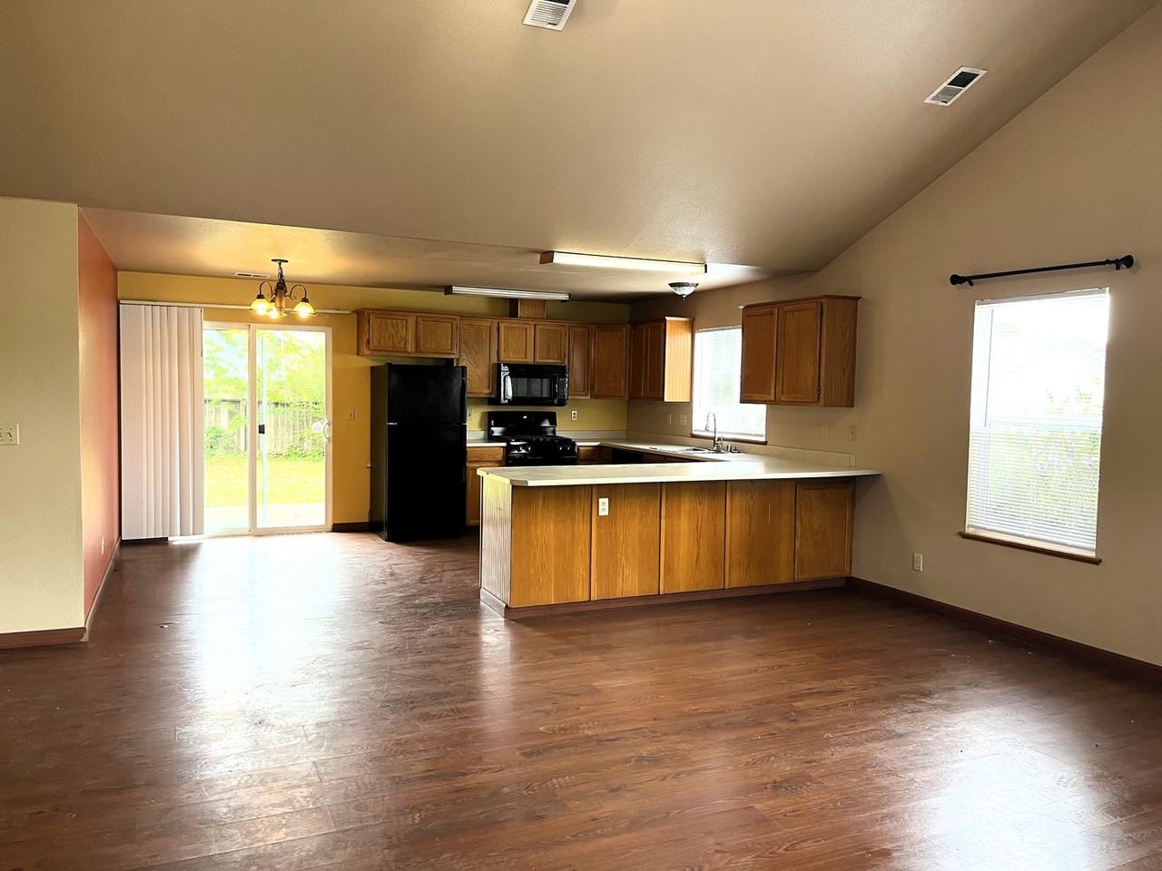 1426 Underwood Ct - Photo 3 of 16