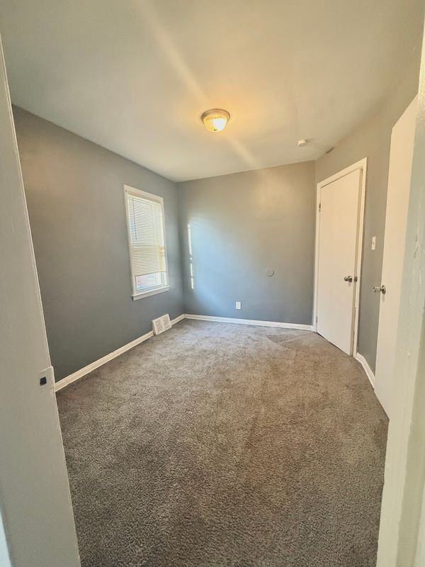 7633 Fielding St - Photo 4 of 12