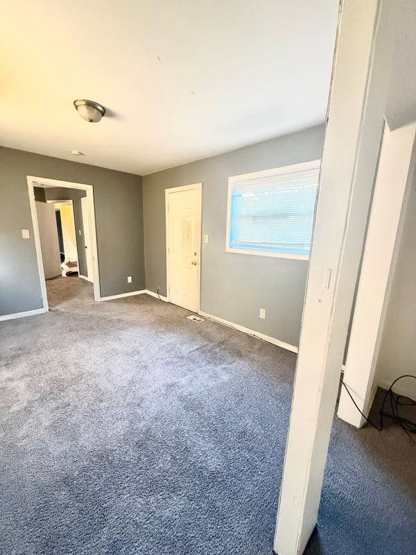7633 Fielding St - Photo 6 of 12