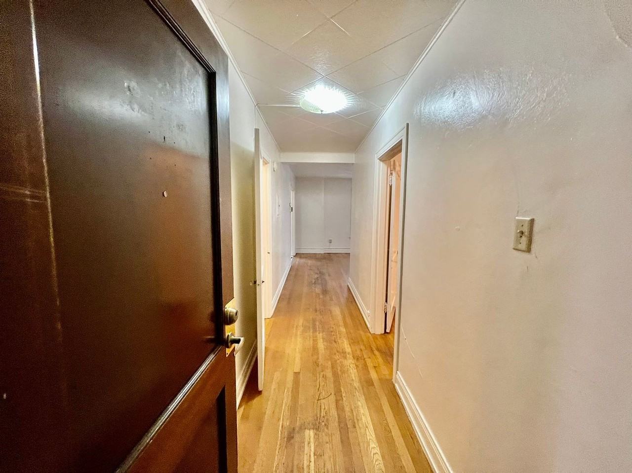 UW01 Levere-4105 Brooklyn Ave NE - Photo 5 of 31
