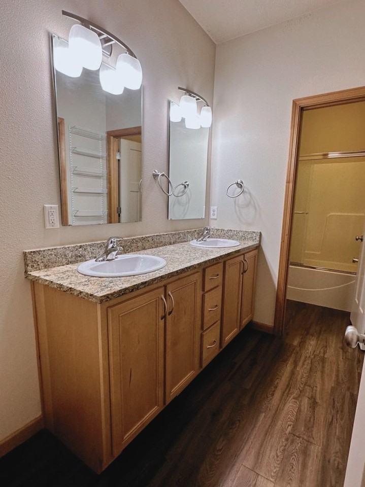 1952 Oak St - Photo 7 of 16