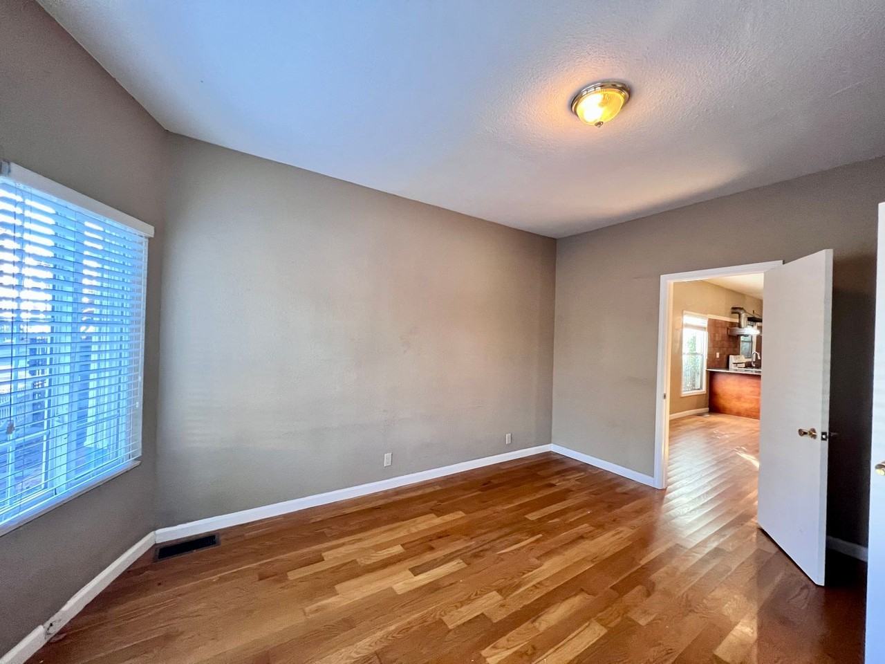 3209 Hannah St - Photo 5 of 18