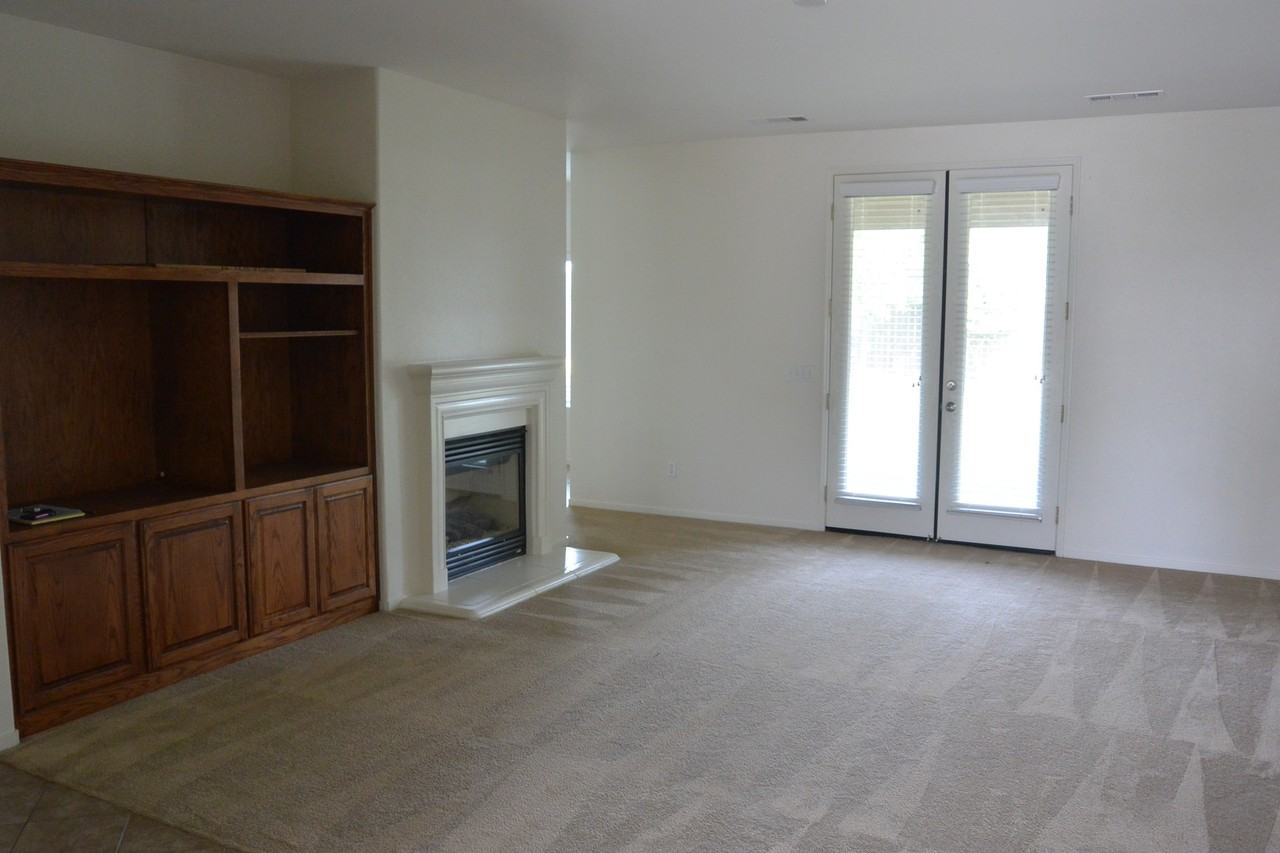 2228 E La Vida Ave - Photo 3 of 6