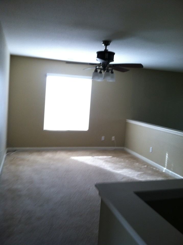3337 W Tyler Ave - Photo 2 of 10
