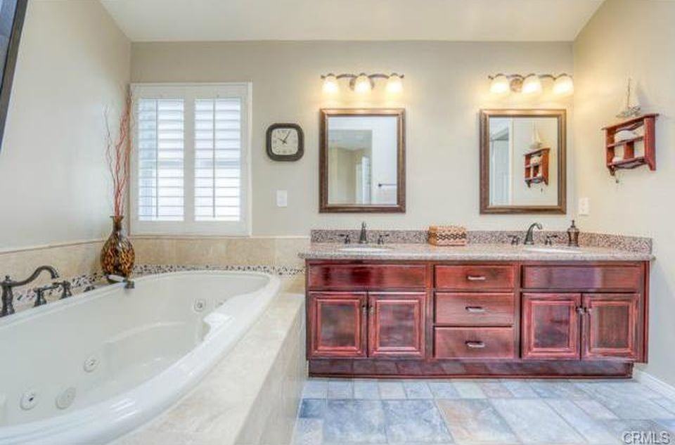 220 15th St - Photo 4 of 29