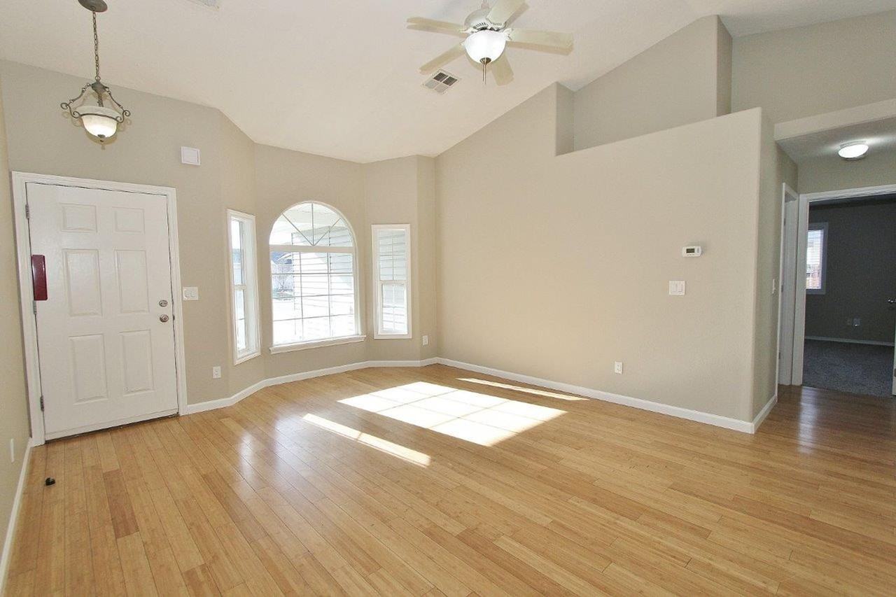 976 W Idaho Ave - Photo 4 of 24