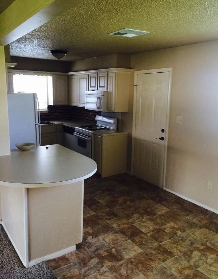 4923 Nw Lindy Ave - Photo 2 of 4
