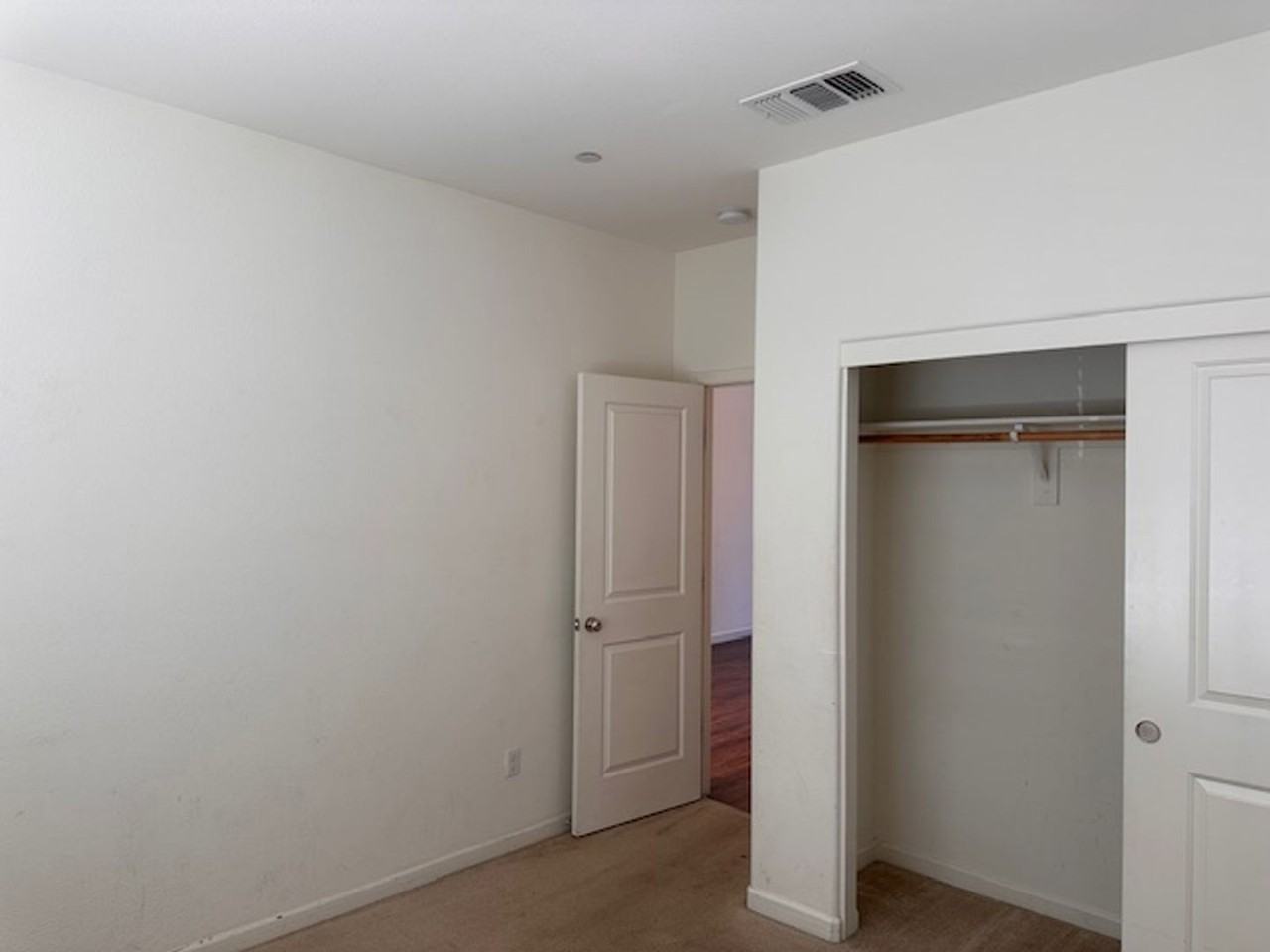 18281 Parkside Ct - Photo 2 of 28