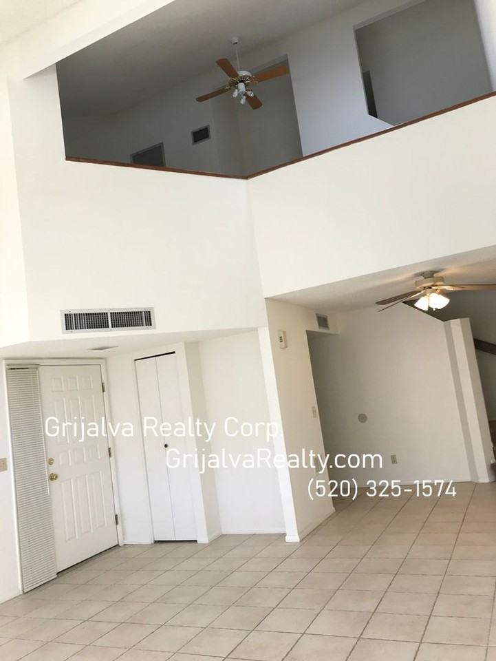 3120 E Corte De La Raqueta - Photo 3 of 22