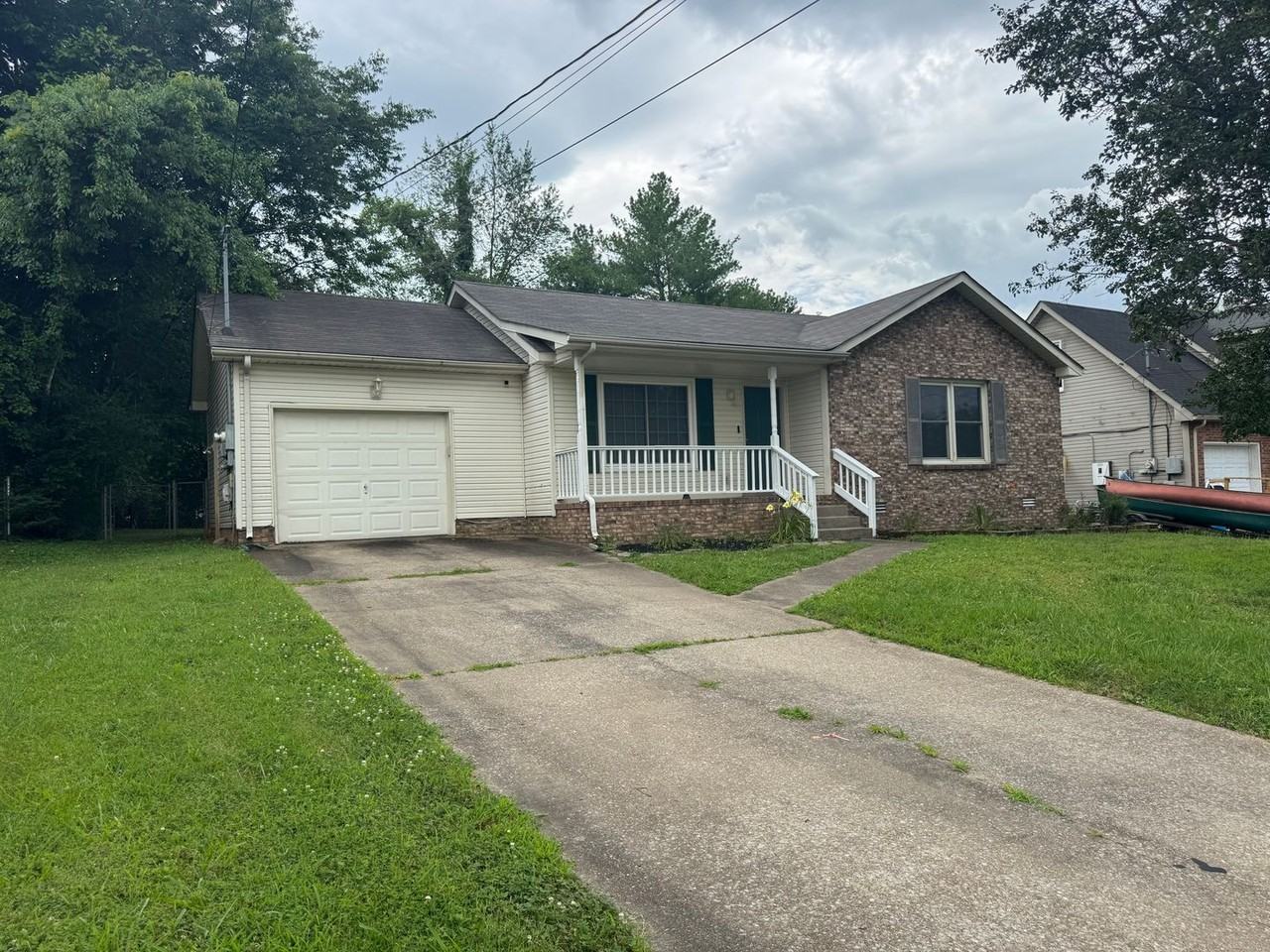 292 Audrea Ln - Photo 2 of 33