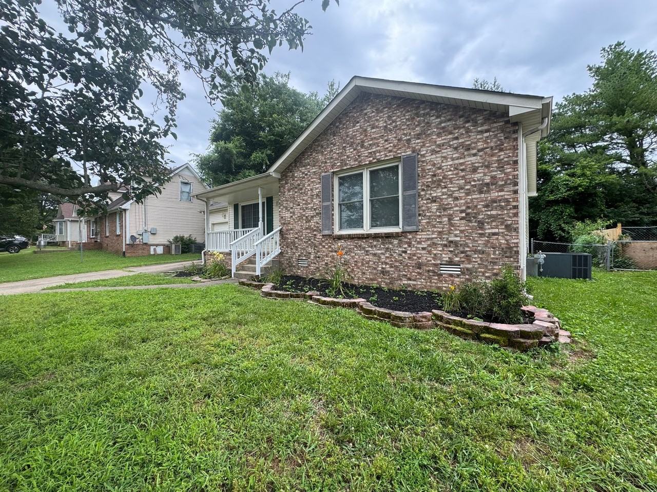292 Audrea Ln - Photo 3 of 33