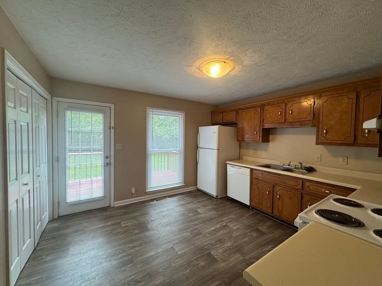 292 Audrea Ln - Photo 7 of 33