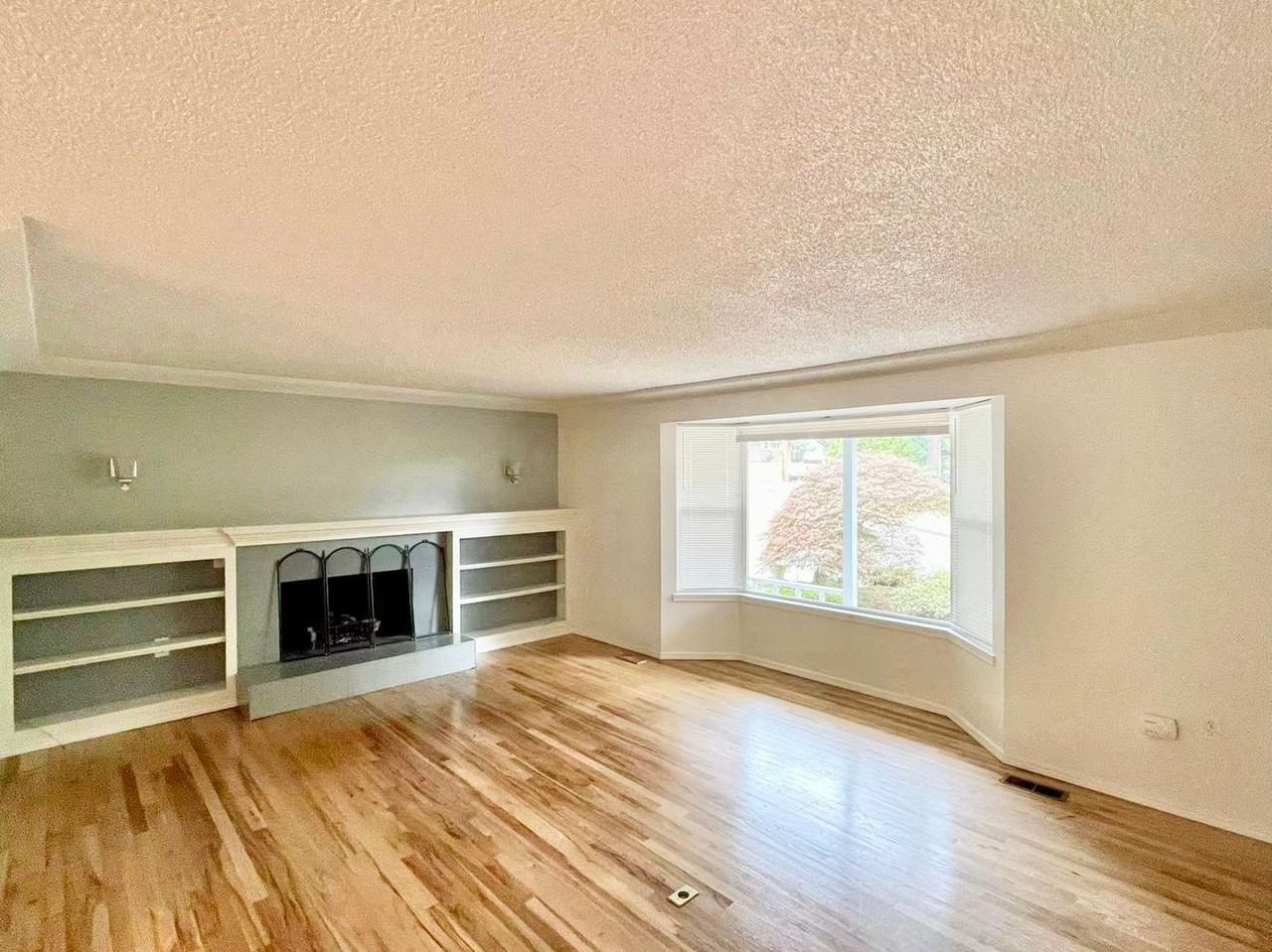13807 Ne 76th St - Photo 3 of 22