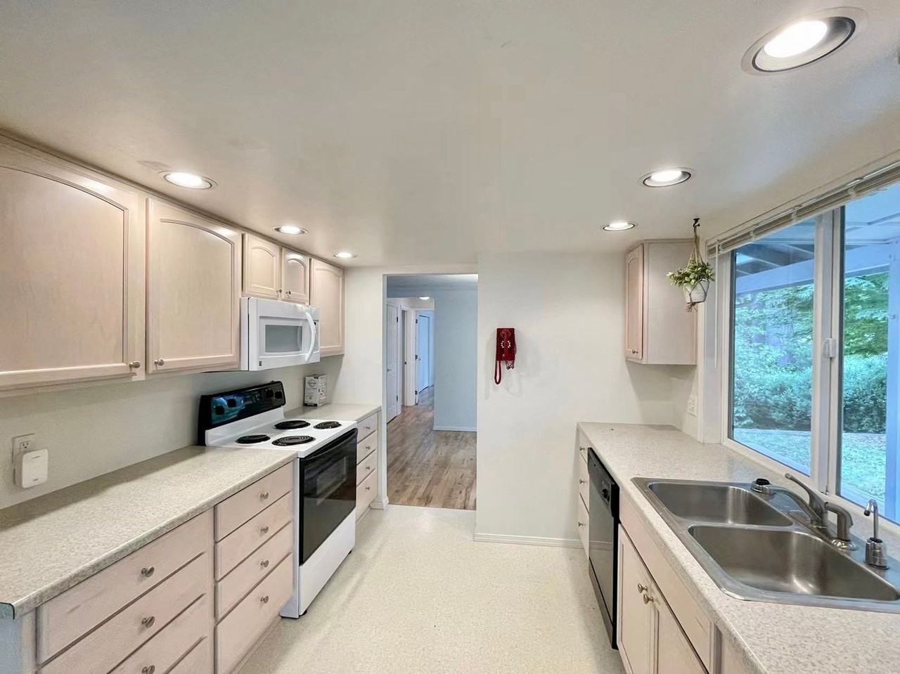 13807 Ne 76th St - Photo 6 of 22