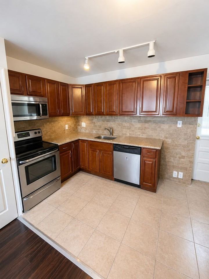 4523 Saint Davids St - Photo 6 of 23
