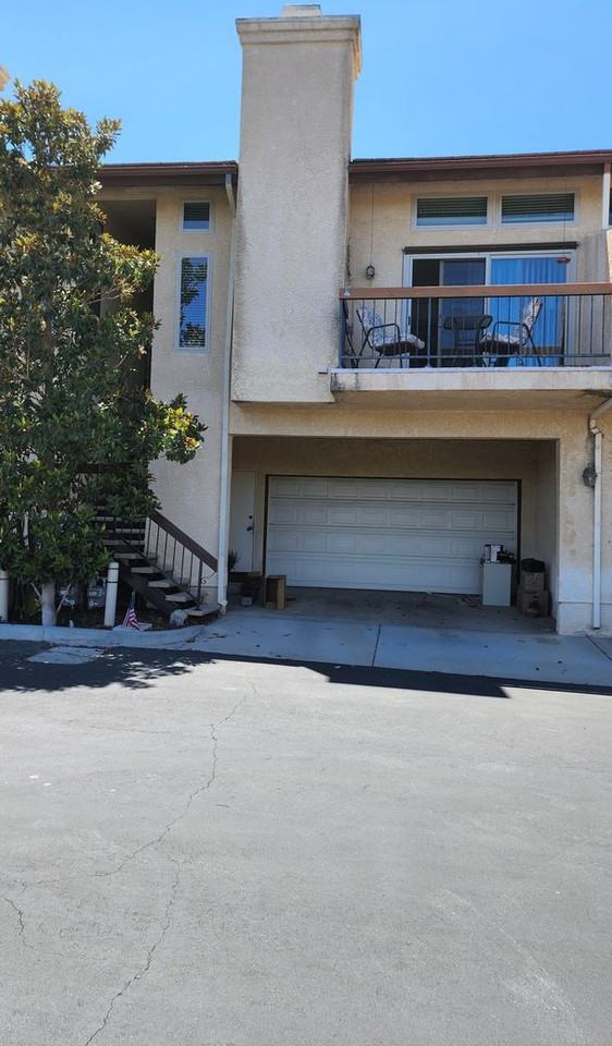 825 Warwick Ave - Photo 2 of 7