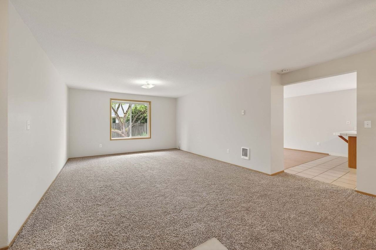 17005 Ne 21st St - Photo 3 of 33