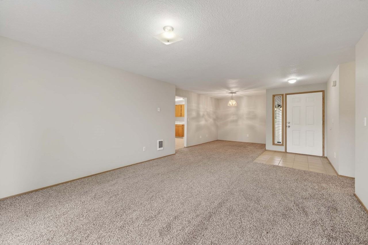 17005 Ne 21st St - Photo 4 of 33