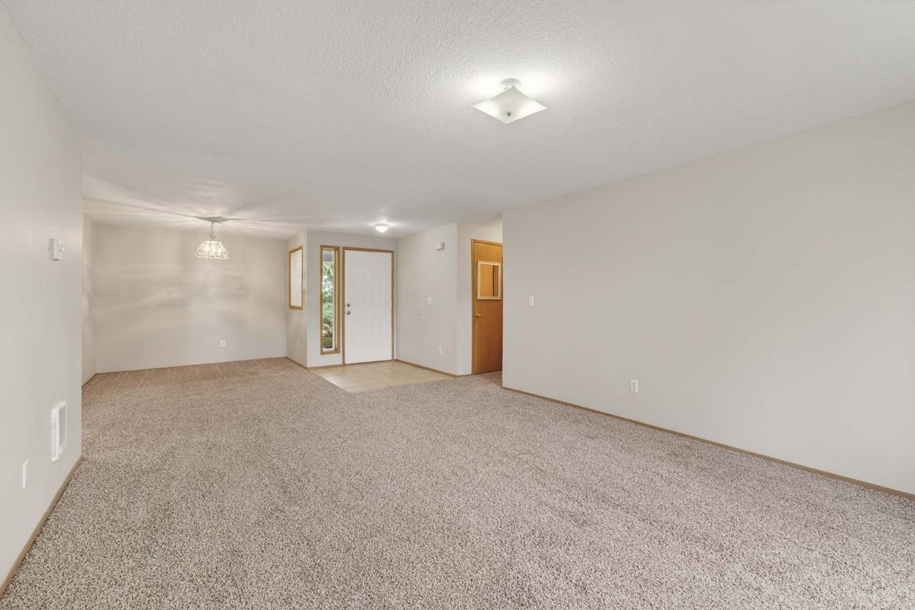 17005 Ne 21st St - Photo 5 of 33