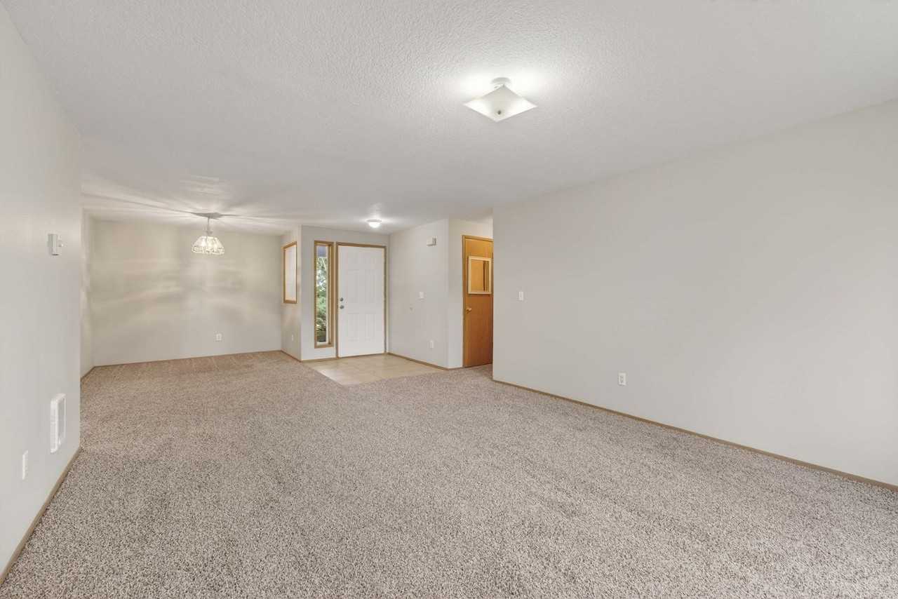 17005 Ne 21st St - Photo 6 of 33