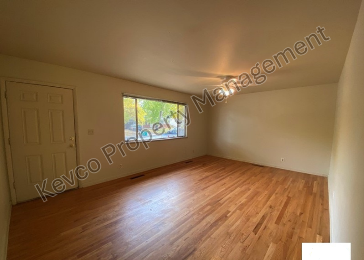 1313 Fairview Dr - Photo 2 of 17