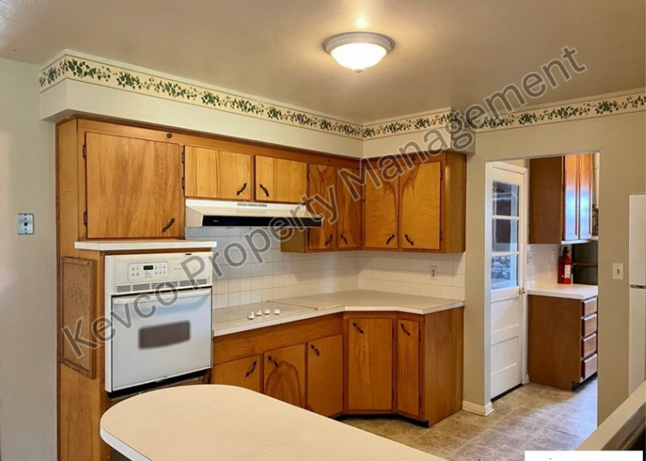 1924 W Elizabeth St - Photo 5 of 21
