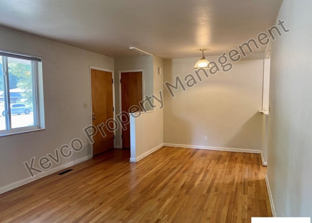 1940 W Lake St - Photo 2 of 18