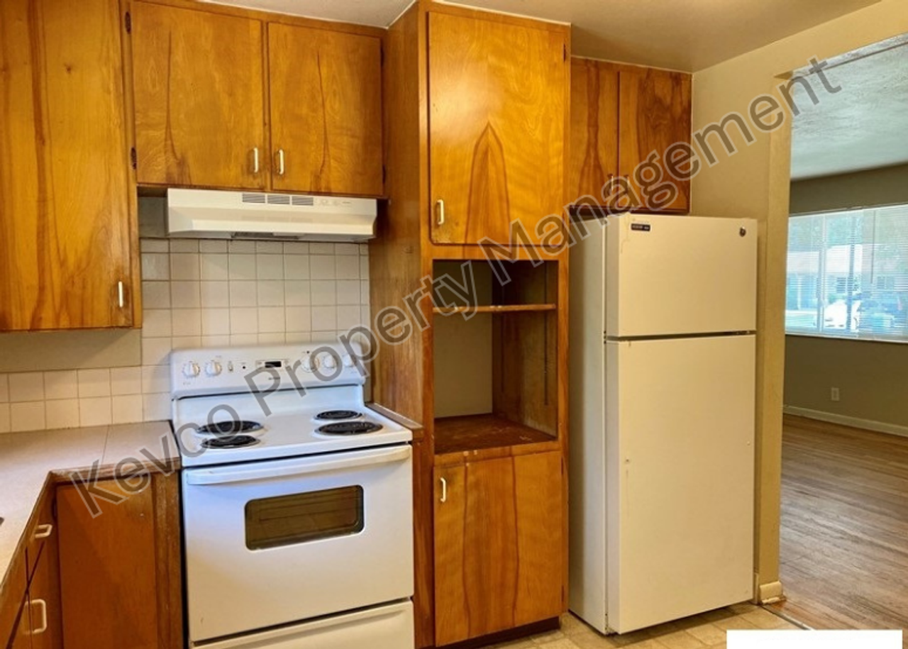 1940 W Lake St - Photo 4 of 18