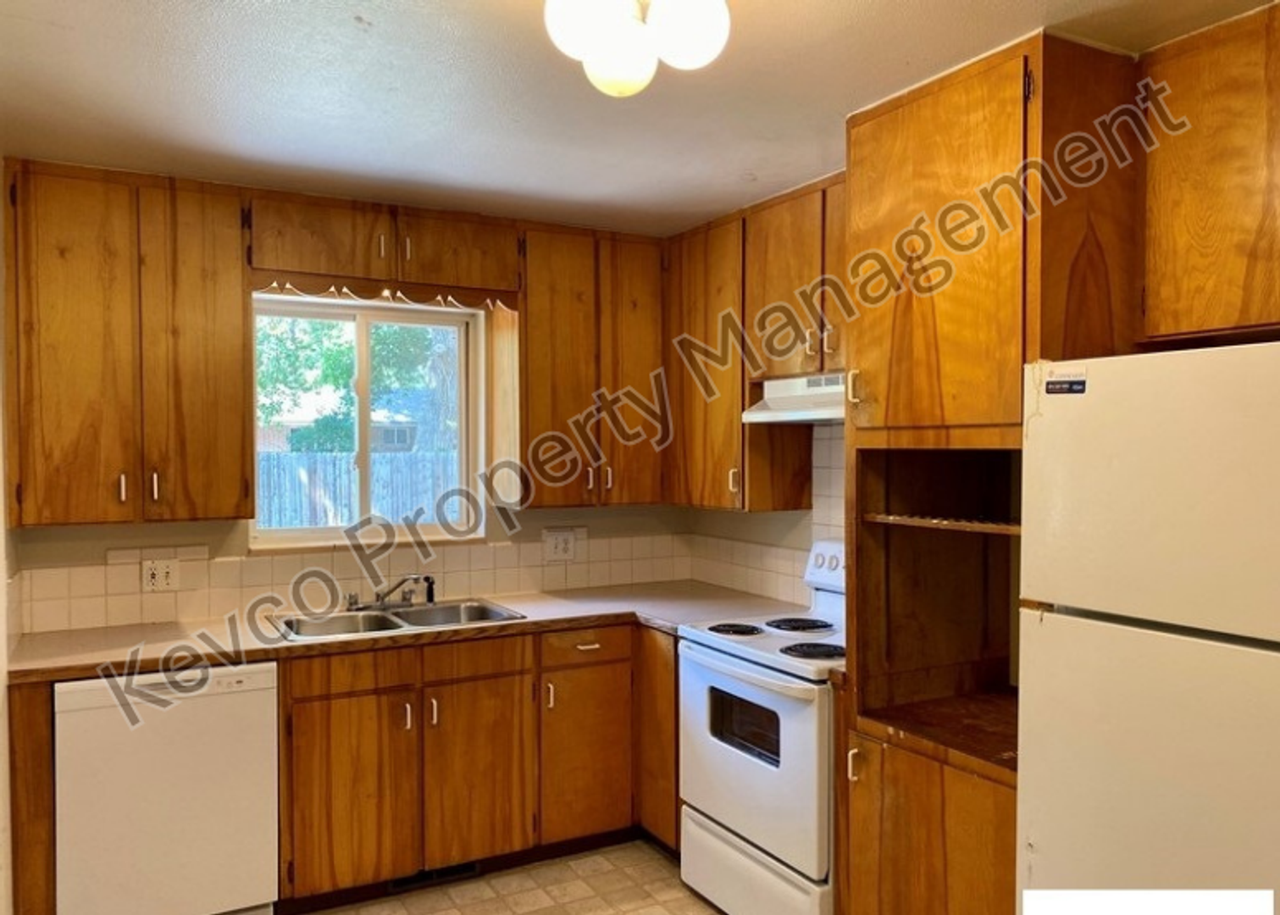 1940 W Lake St - Photo 5 of 18