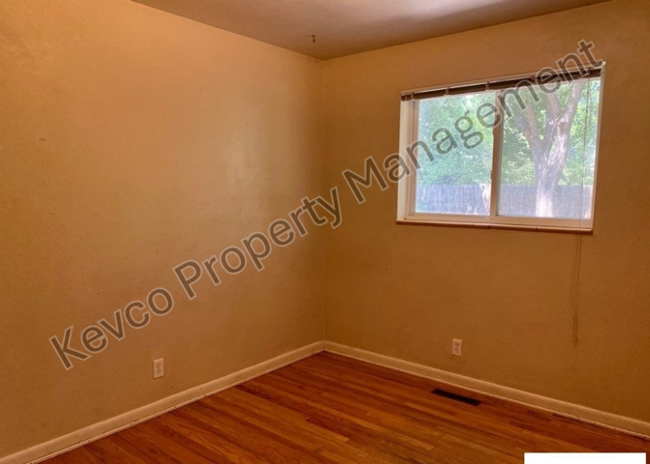 1940 W Lake St - Photo 7 of 18