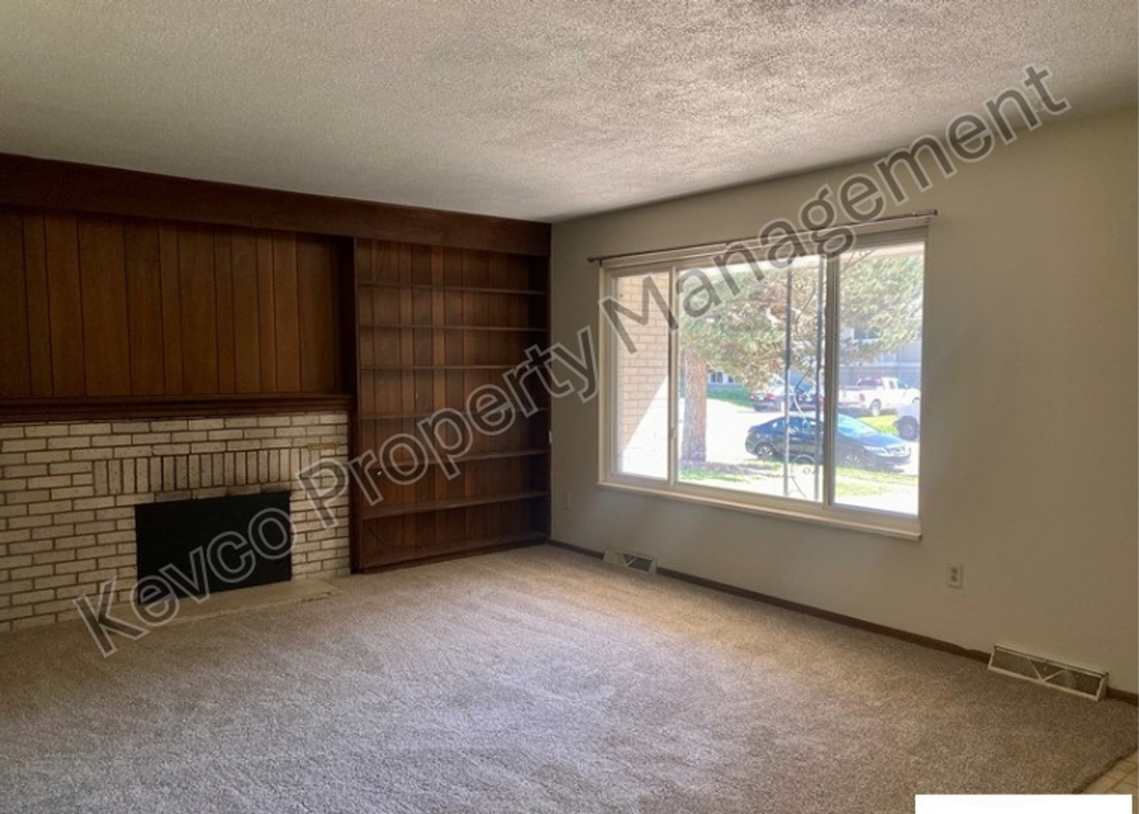 2805 Redwing Rd - Photo 2 of 25
