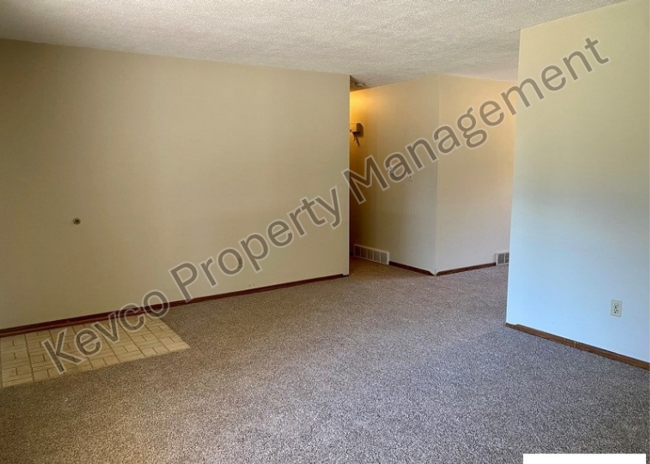 2805 Redwing Rd - Photo 3 of 25